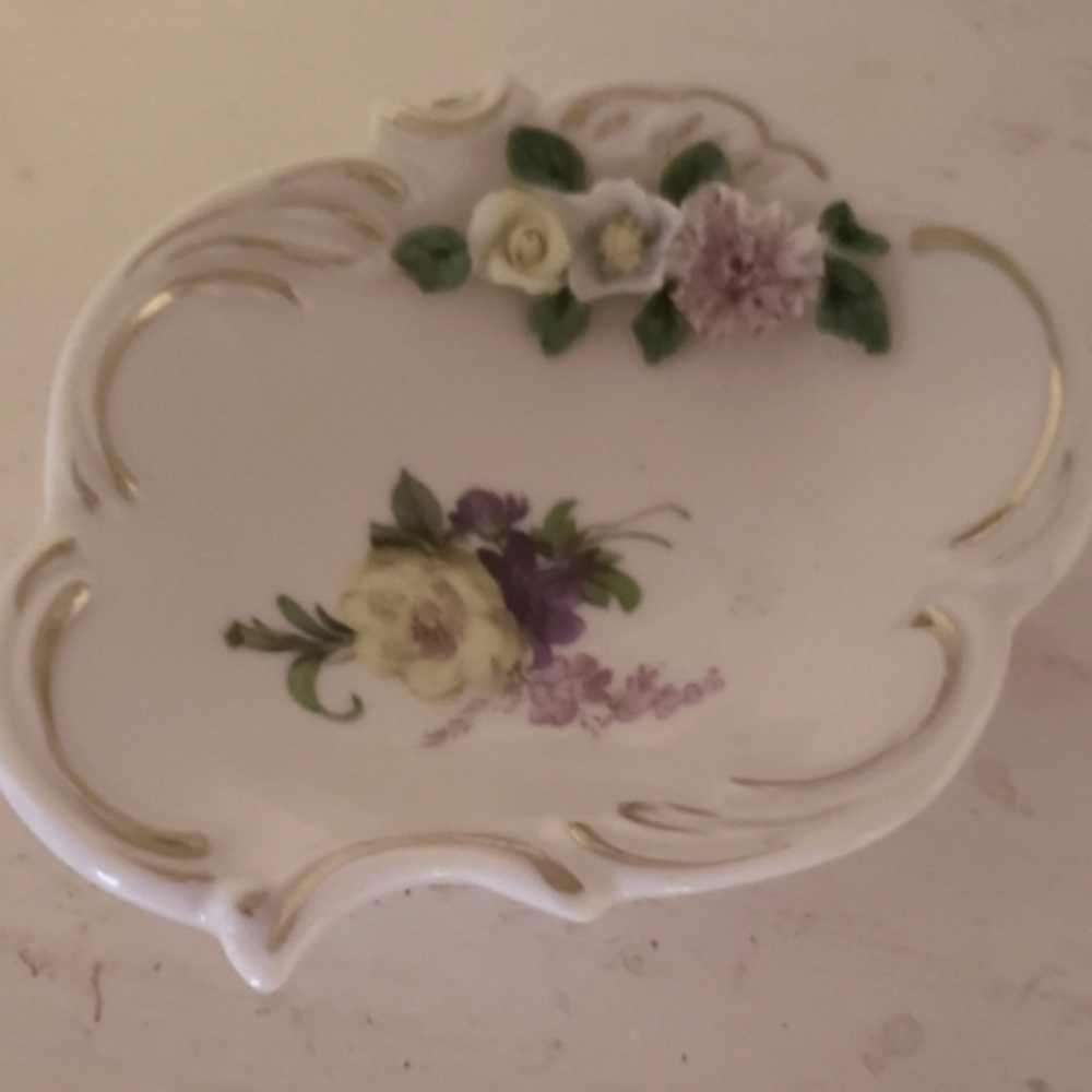 𝅺Clam shape porcelain‎ trinket plate 20th century Europe